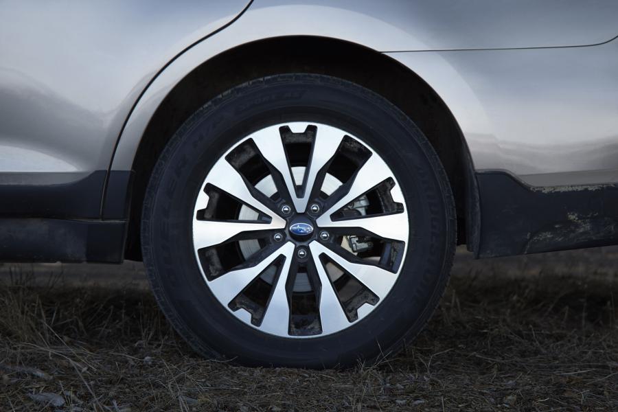  Subaru Outback 2015 года  (фото 25 из 33)